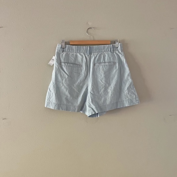 NWT GAP Light Weight Pleated Shorts Sz M - Picture 3 of 6